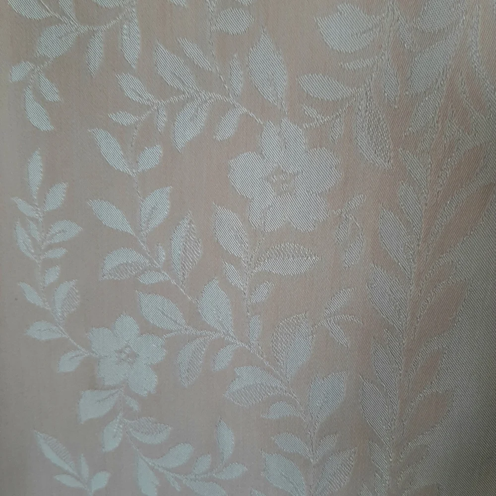 Vtg Damask Pastel Pink Tablecloth and 6 Piece Napkin Set.